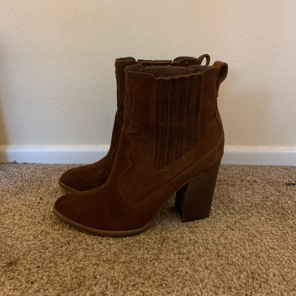 Brown suede western booties - Picture 3 of 4